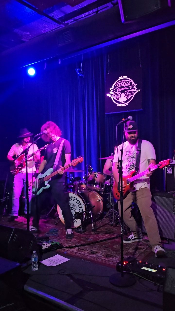 Don't Flinch performing live — photo 2