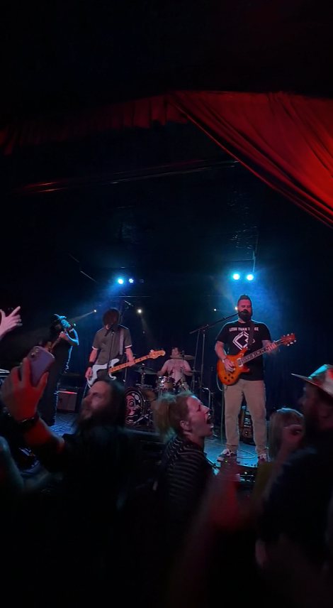 Don't Flinch performing live — photo 19